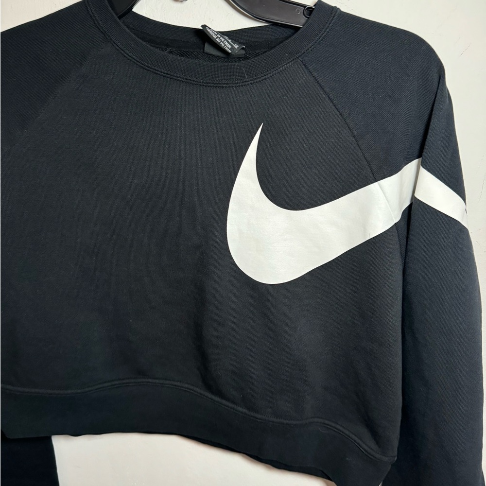 Nike Black Crew Neck Long Sleeve Crop Sweatshirt, size XS - Picture 4 of 7